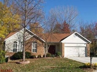 400 Lynwood Forest Dr, Ballwin, MO 63021