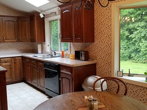 5th image of 7 Cedarwood Dr