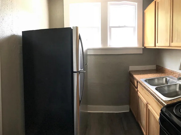 917 W Iowa Ave #C — Photo 11