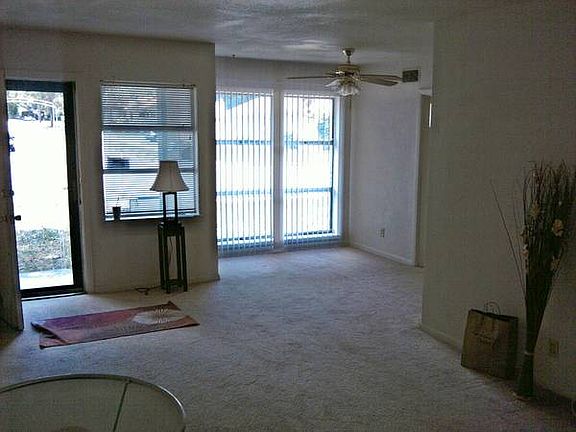 2nd image of 916 W Inwood Dr