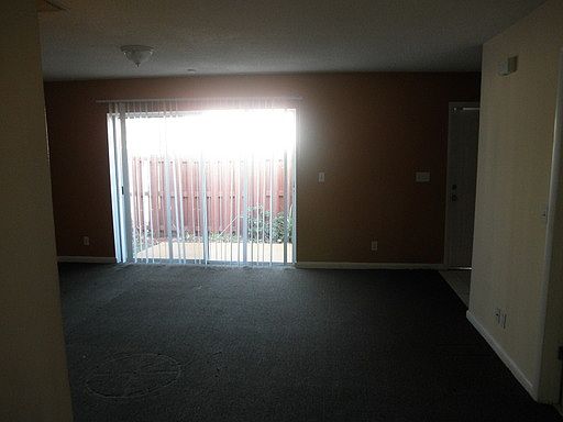 4th image of 301 Cypress Way W