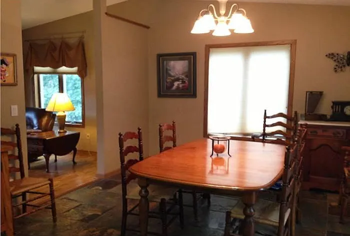 4 bed, 2440 sqft, $2,975 — Photo 4