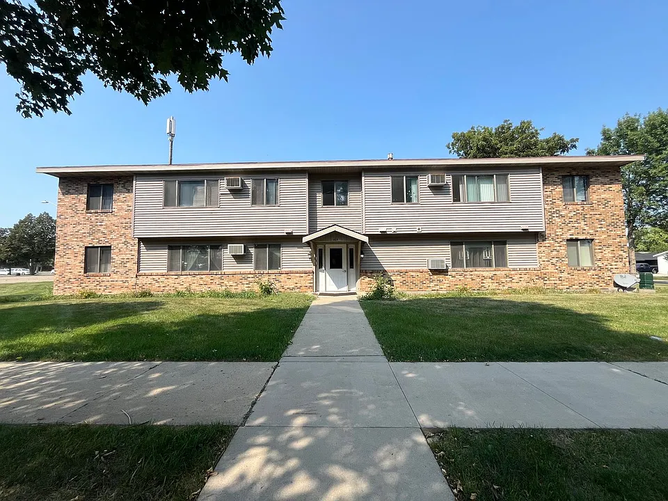 Summerview - 415 E Luverne St