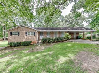 885 Oakhill Ct, Stone Mountain, GA 30087