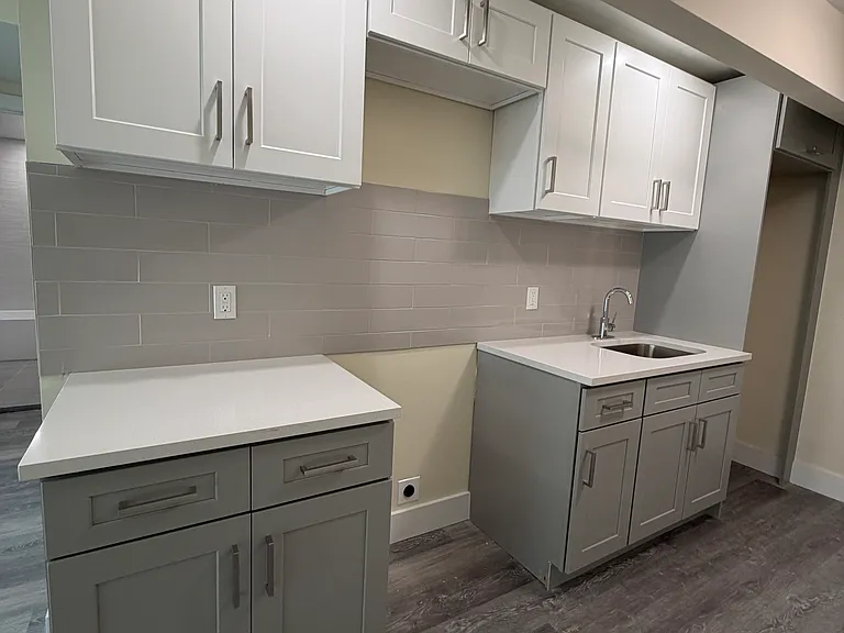 2512 Bronx Park E #A — Photo 7