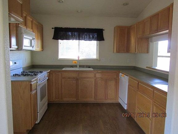 4th image of 990 Cameron Way
