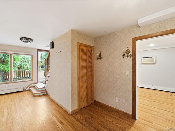 4th image of 2554 Linden Lane