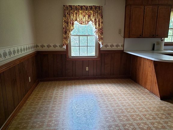 4th image of 447 Sedgefield Dr