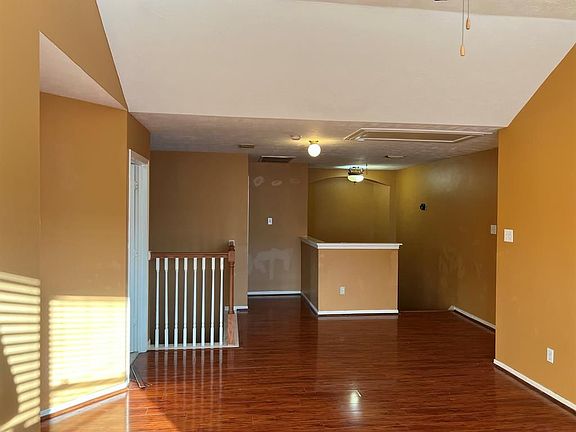 5th image of 2731 Whitinham Dr