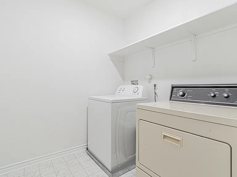 1518 Overlook Cv — Photo 22