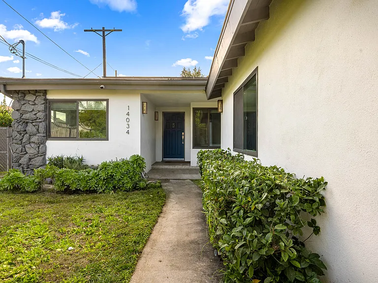 14034 Valerio St — Photo 37