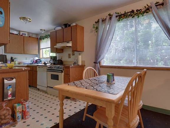 Kitchen/Dining Area