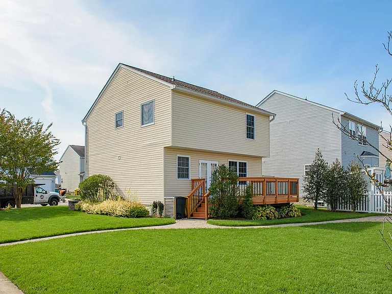 1772 Grande View Ave — Photo 6