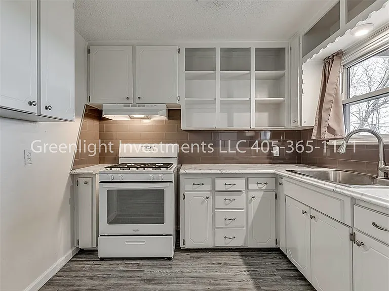 1509 Oelke Dr — Photo 7
