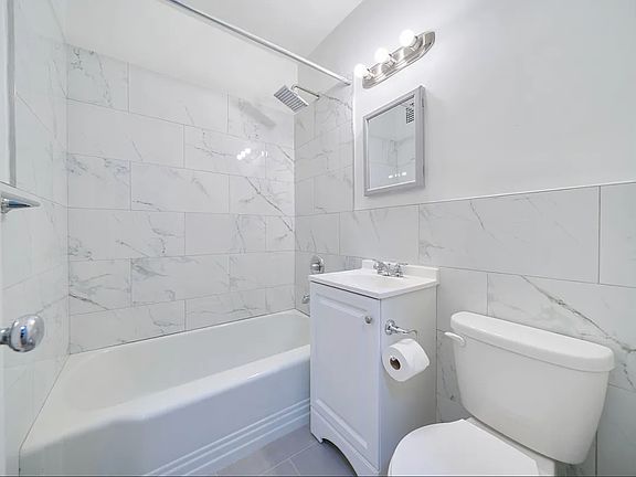4th image of 338 E 53rd St APT 4C