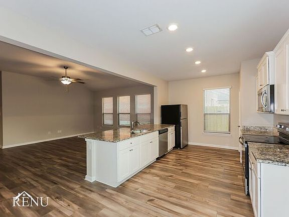 3rd image of 2025 Hialeah Dr