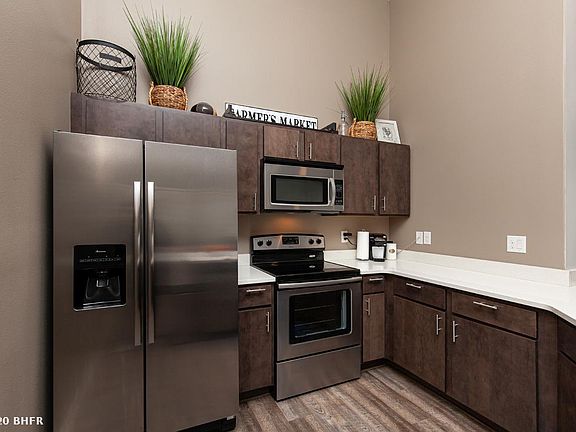 4th image of 2407 NE Oak Dr Unit 8