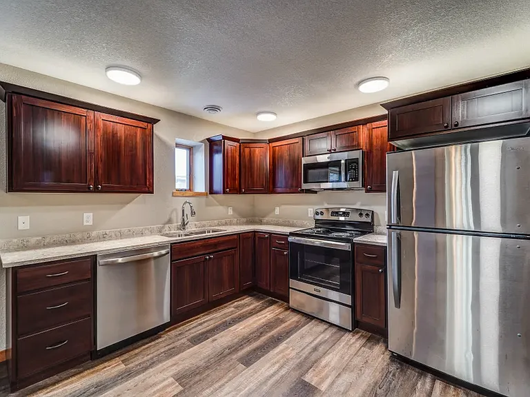 Sunset Place Apartments — Photo 15