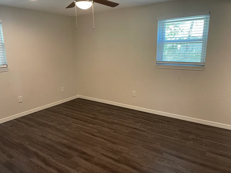 1805 N Manhattan Ave — Photo 15