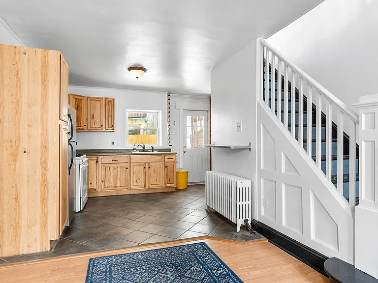 130 McClellan St — Photo 5