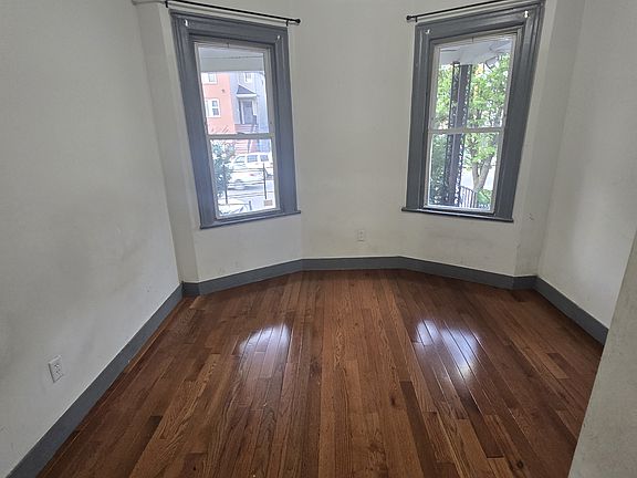 4th image of 576 Hawthorne Ave #G1