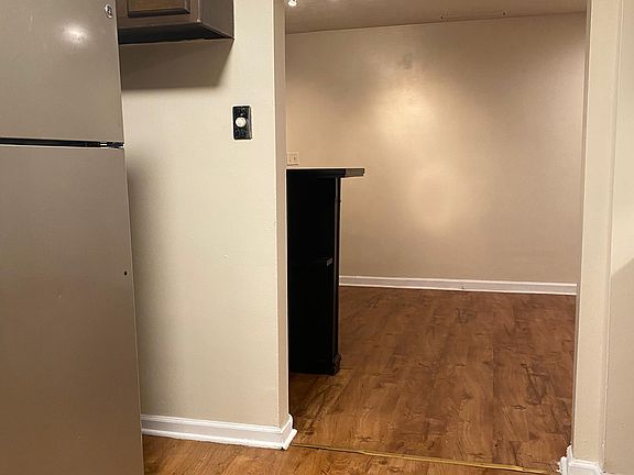 3rd image of 853 E Hudson St #2