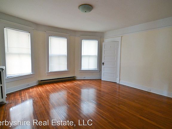4th image of 218 Warwick Ln #B