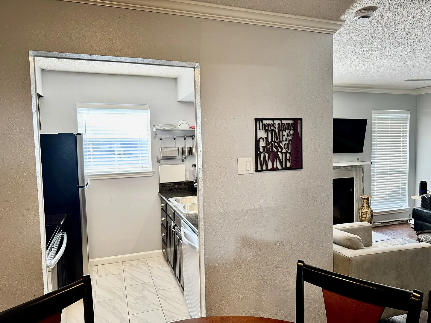 I14 World Cup Stay - 18 min to AT&T - Sleeps 4 - Public Transit — Photo 4