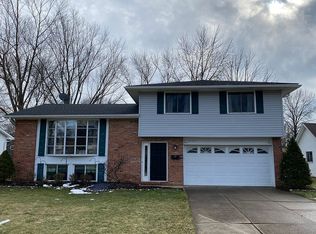29581 Wellington Dr, North Olmsted, OH 44070