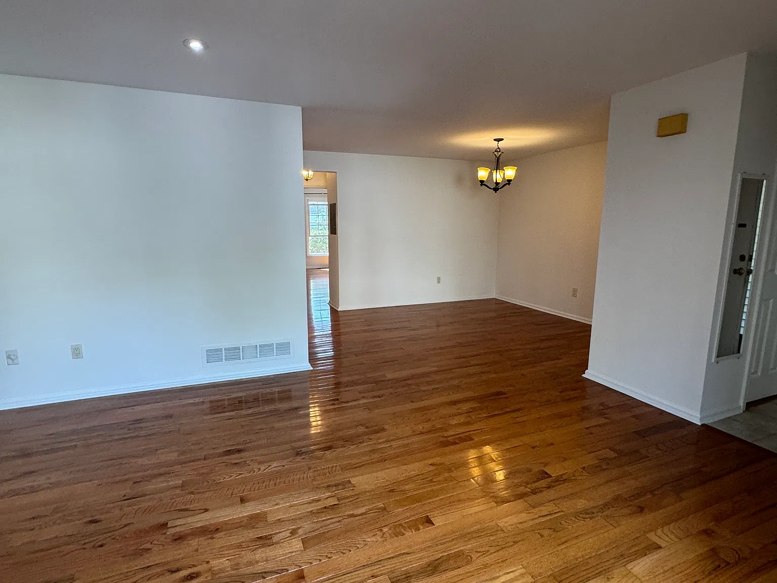 2 bed, 1000 sqft, $2,550 — Photo 4
