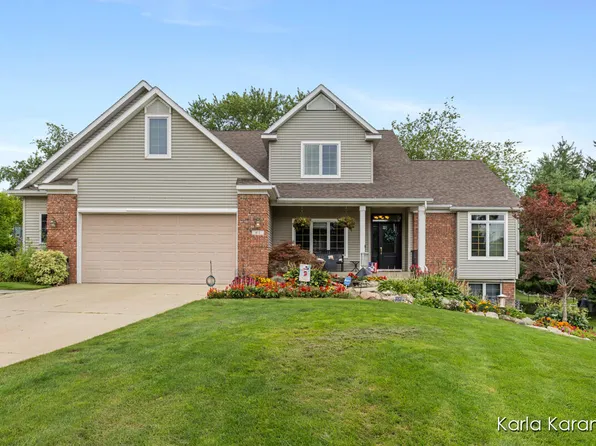 61 Greystone Ct NE, Rockford, MI 49341