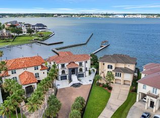 2240 Marina Way, Kemah, TX 77565