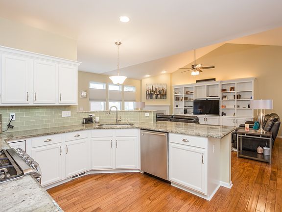 3rd image of 3105 Belle Terre