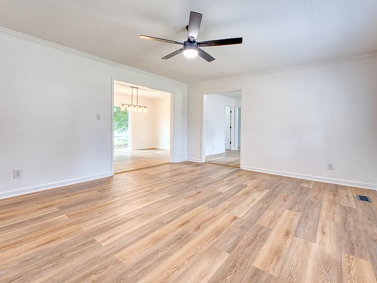 825 Fresno Dr — Photo 8