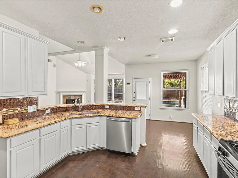 20510 Pioneer Bend Ct — Photo 17