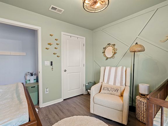 3rd image of 920 Akron St.