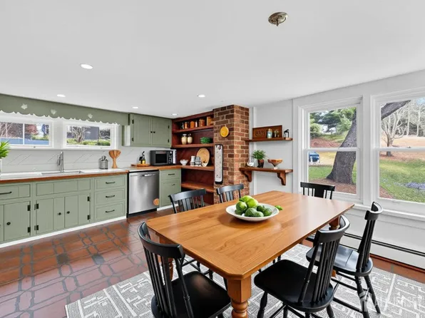 28 Old Clinton Rd, Flemington, NJ 08822