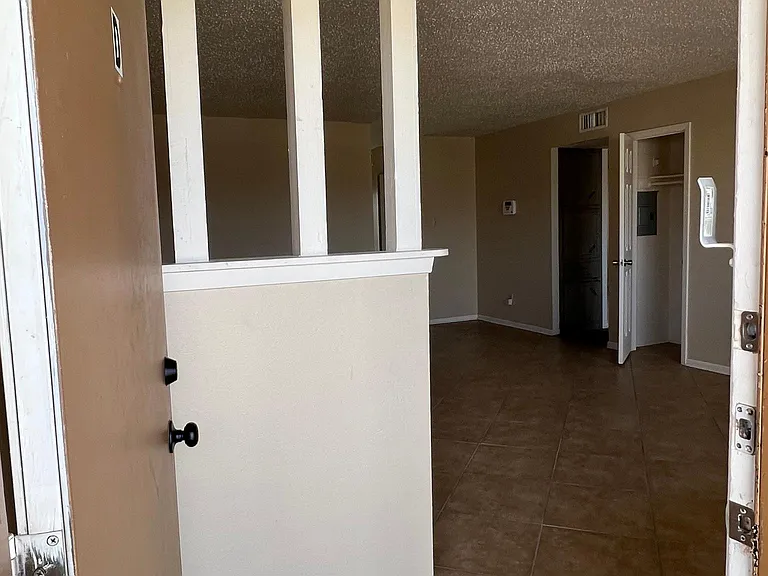 2110 Hunt Dr #D — Photo 3