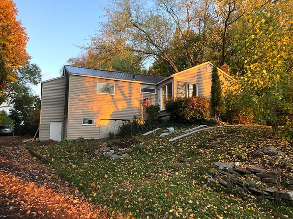 550 E St N, Suffield, CT 06078