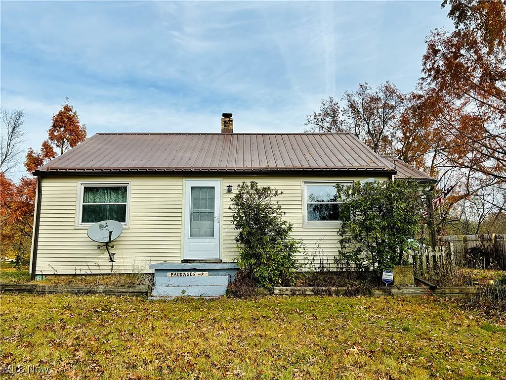 3195 Mayfair Rd photo 1
