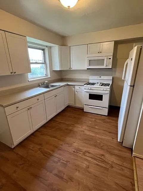 118 Jane St photo 1