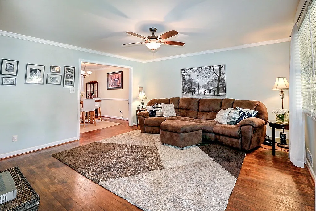 Spacious 3-BR 2-BA Split Level in Ideally Located Close in Rockville!! — Photo 3