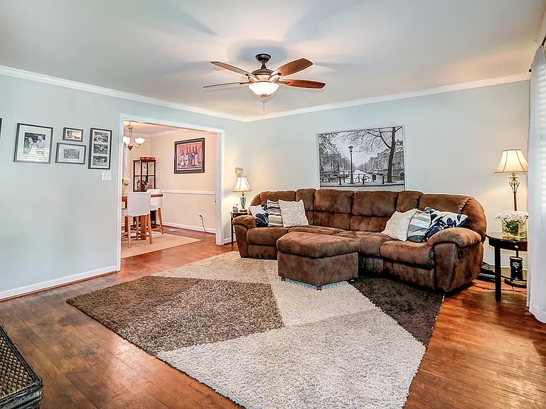 12217 Hunters Ln — Photo 3