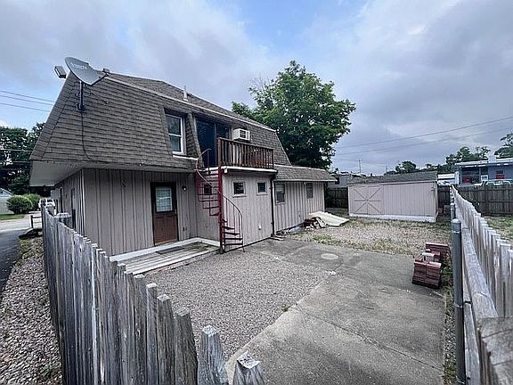 3rd image of 162 South St #2