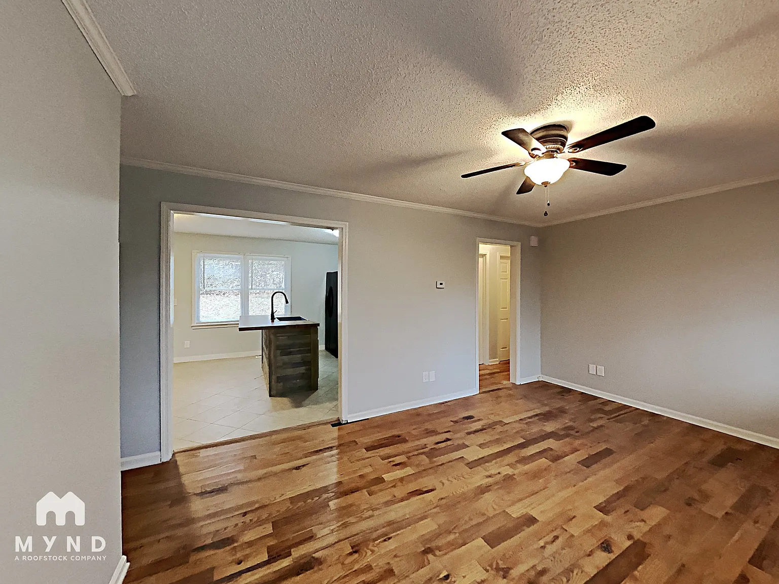 3 bed, 2.0 bath, 984 sqft, $1,745 — Photo 3