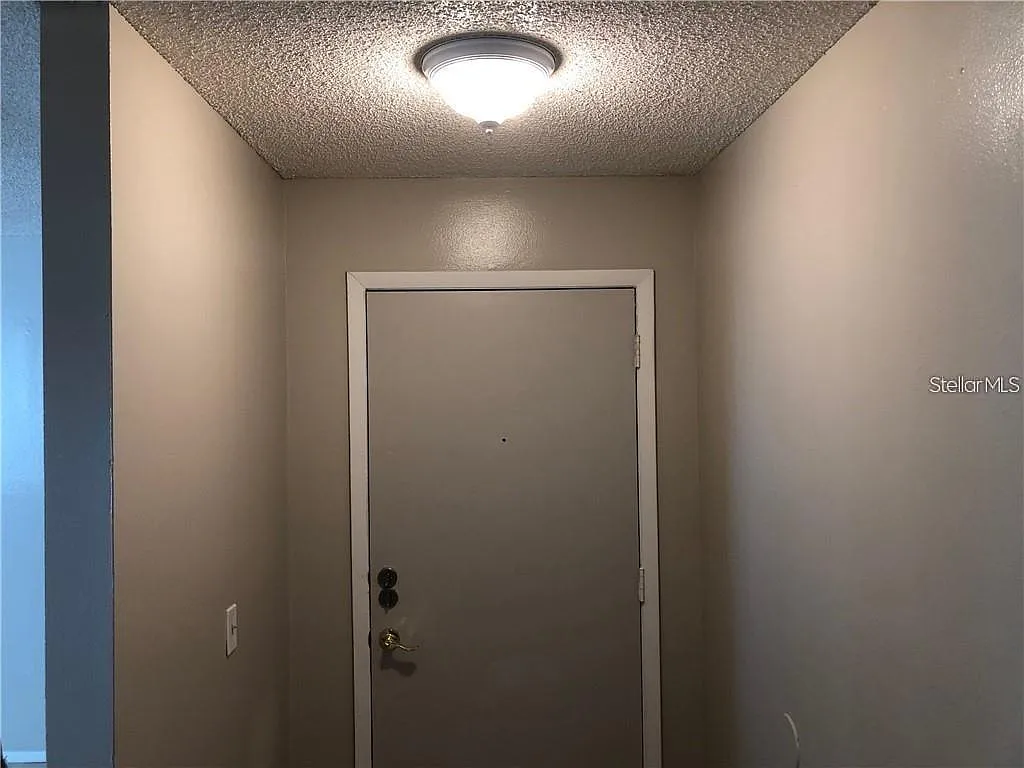 2 bed, 2.0 bath, 905 sqft, $1,550 — Photo 3