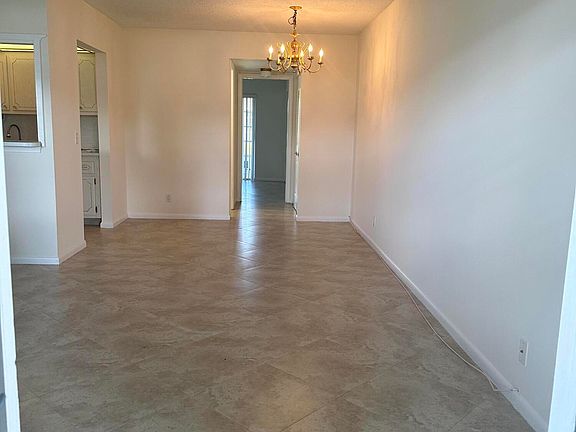 5th image of 221 Camden J