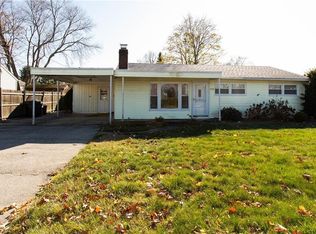 390 N Country Club Dr, Warwick, RI 02888