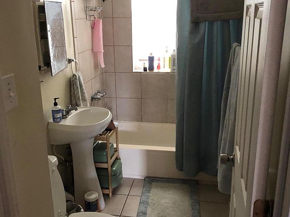 4th image of 2114 N Richmond St #1
