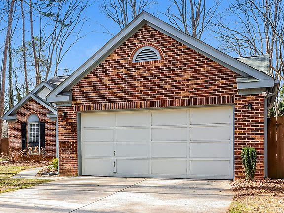 3rd image of 202 Aurora Ln